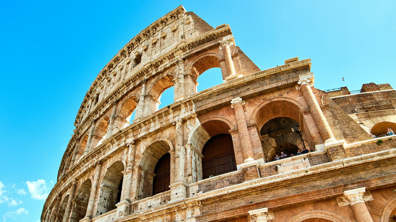 Discover EU digital nomad visas: Your gateway to working remotely in Europe’s top destinations. Learn about the benefits, requirements, and top countries for freelancers, remote workers & more.
