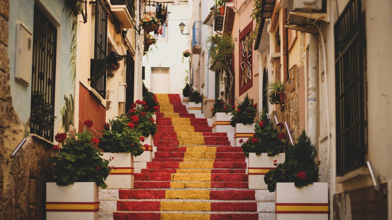 Discover EU digital nomad visas: Your gateway to working remotely in Europe’s top destinations. Learn about the benefits, requirements, and top countries for freelancers, remote workers & more.
