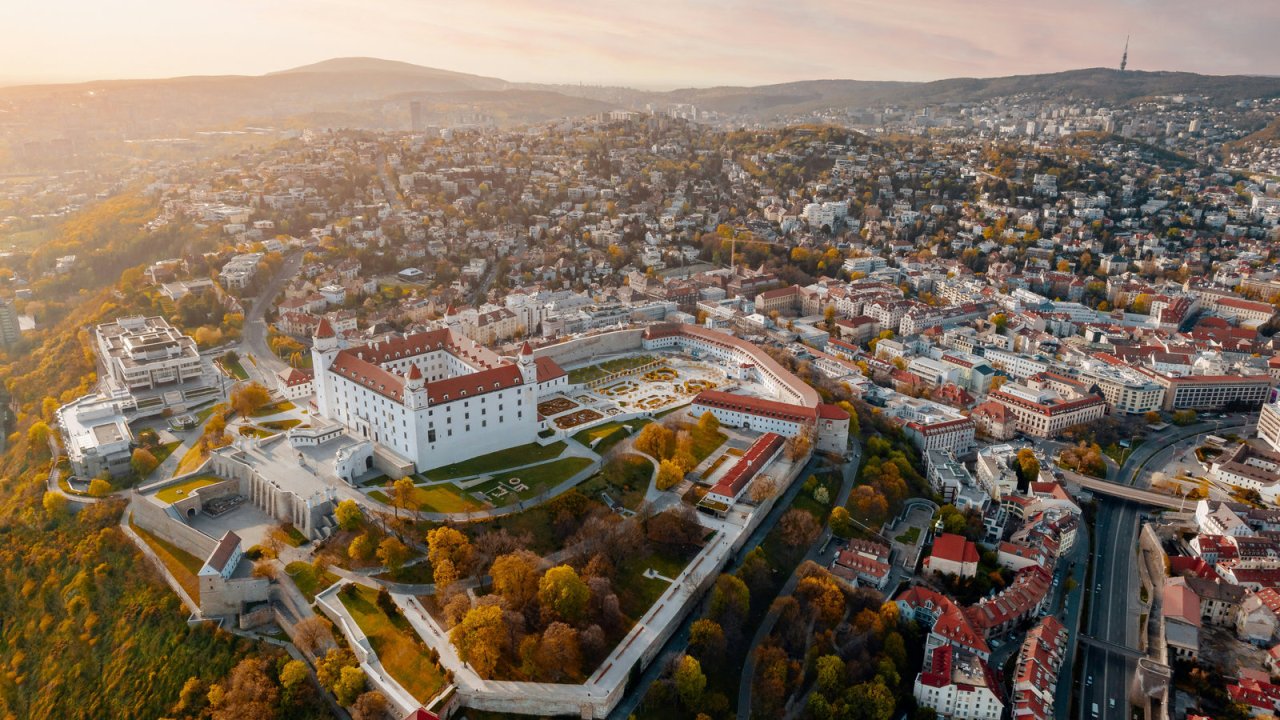 How to get a Schengen Slovakia visa in 2025: easy steps, requirements, tips to apply & travel Slovakia’s castles, mountains & culture.