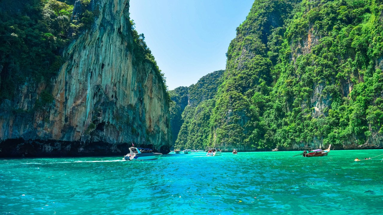 Thailand visa exemption policy lets travelers enter visa-free—learn who qualifies, stay limits, and why the TDAC form is still required.