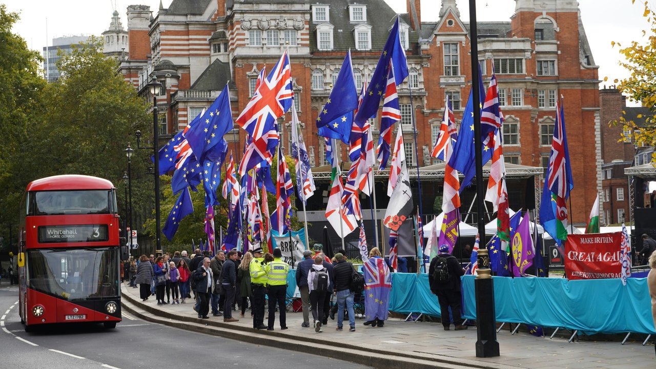 UK EU eGates explained: UK-EU talks near deal to let British travellers use EU e-gates, cutting airport queues and speeding up border checks across Europe.