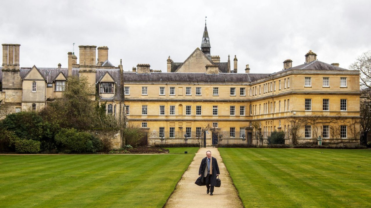Secure your UK Student Visa with expert guidance on eligibility, documents, and financial requirements for a smooth application process.