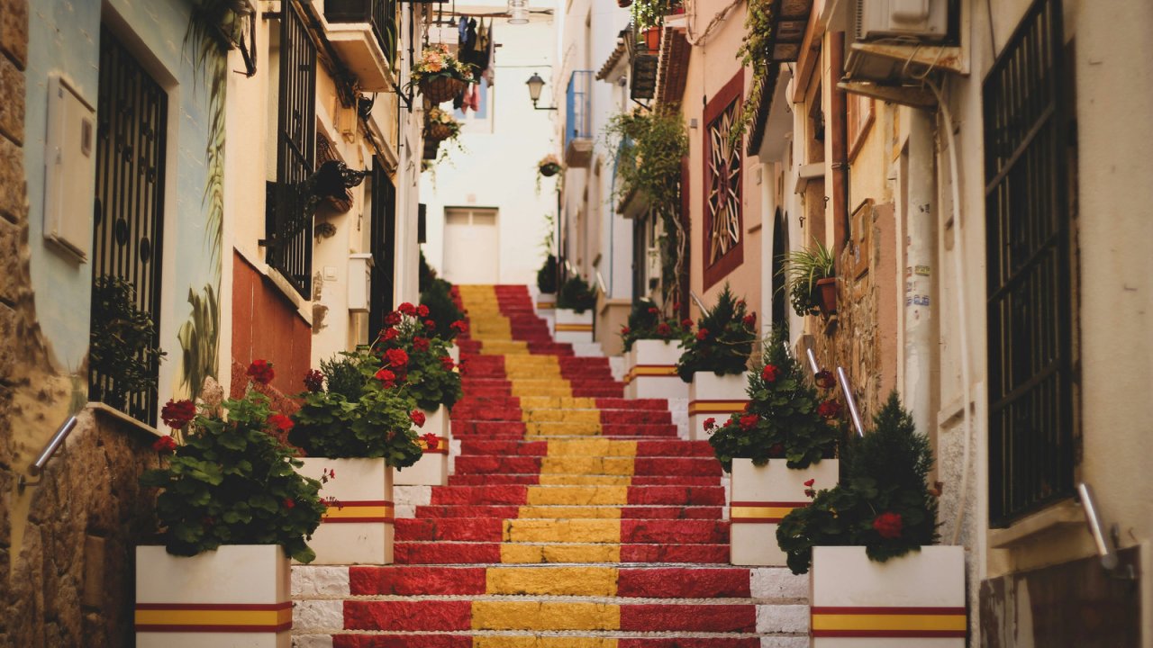 Explore Spain Digital Nomad Visa: Work remotely in sunny Spain with a flexible visa for non-EU/EEA nationals. Apply today!.